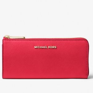 💋MICHAEL KORS JET SET TRAVEL LARGE SAFFIANO LEATHER QUARTER ZIP WALLET